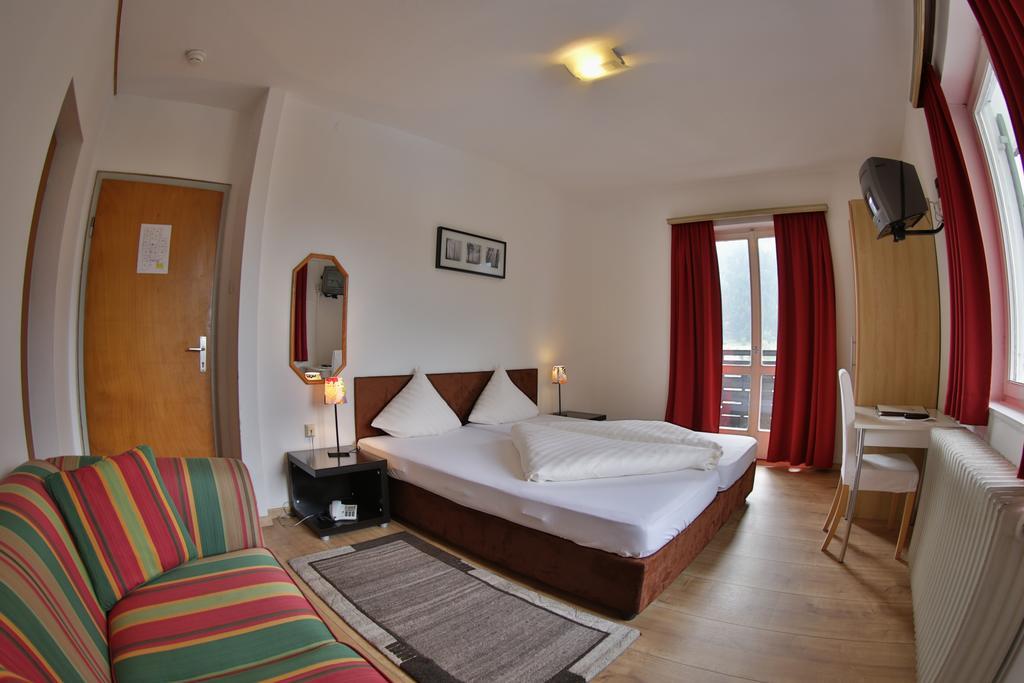 Alpenhotel Oetz Eksteriør billede